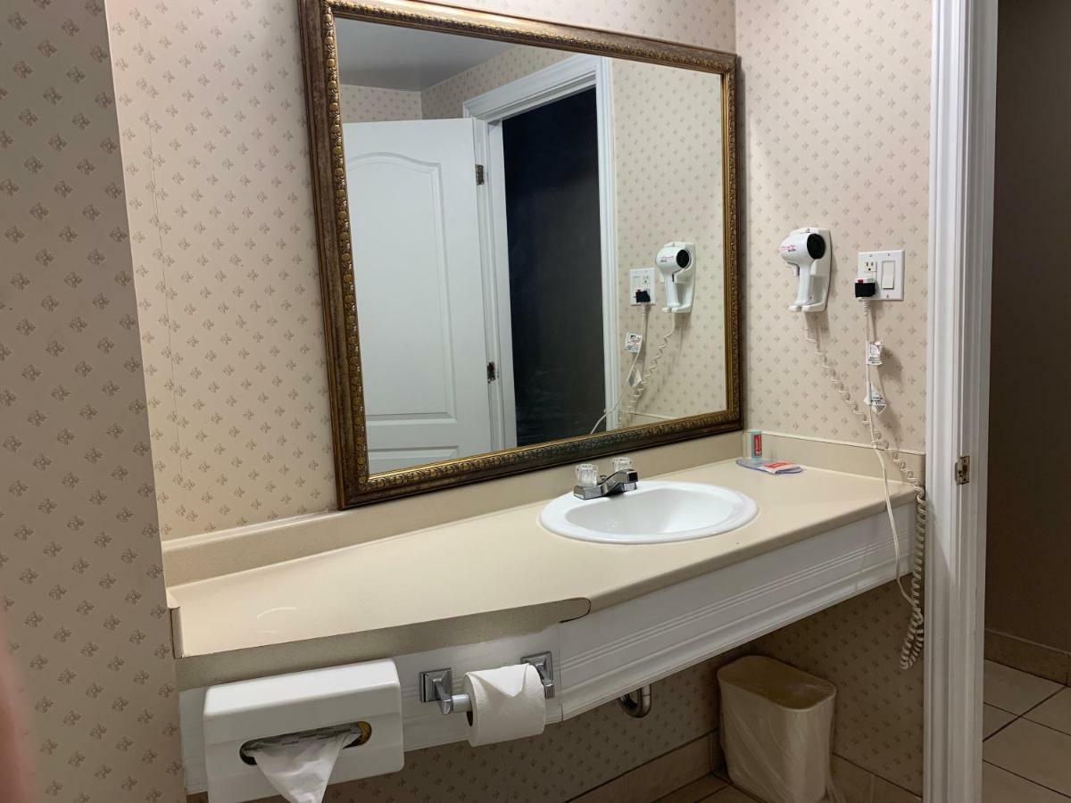 Econo Lodge Londra Esterno foto